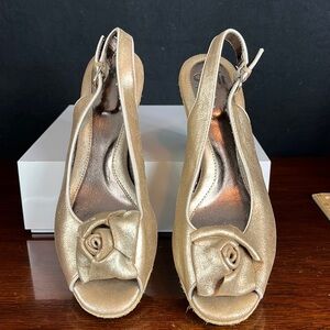SOFFT Brand Gold Espadrille Wedge Sandal Size 8.5